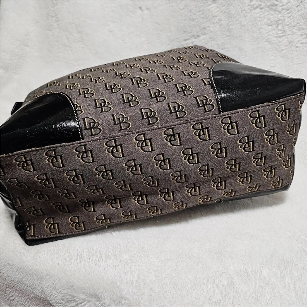 Dooney & Bourke Nikki Shadow Signature Logo Canvas Shoulder bag